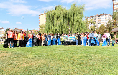 DOĞASEVERLER DÜNYA TEMİZLİK GÜNÜ’NDE ÇÖP TOPLADI
