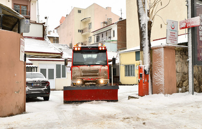 TEPEBAŞI'NDA KAR İLE MÜCADELE HIZ KESMİYOR