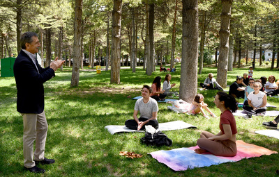 "AÇIK HAVADA SPOR VE YOGA YAPMAK İSTEYEN TÜM VATANDAŞLARIMIZI PARKLARIMIZA BEKLİYORUZ"