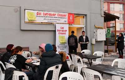 ÜNİVERSİTELİLERE YEMEK DESTEĞİ SÜRÜYOR