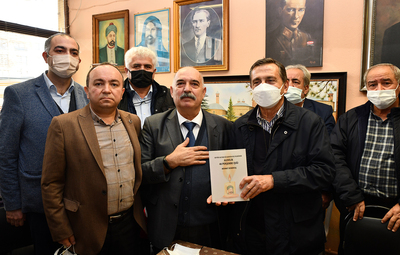 BAŞKAN ATAÇ DEMİRTAŞ'IN KİTAP İMZA GÜNÜNE KATILDI