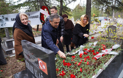 SİNAN ALAĞAÇ KABRİ BAŞINDA ANILDI