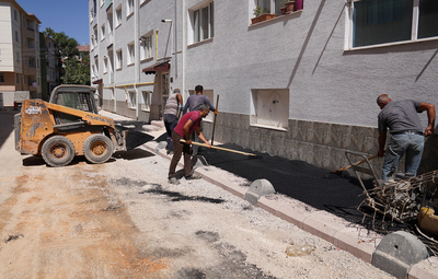 TEPEBAŞI'NDA KALDIRIM ÇALIŞMALARI SÜRÜYOR
