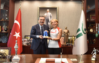 BAŞKAN ATAÇ'TAN ŞAMPİYON BABÜR'E TEBRİK