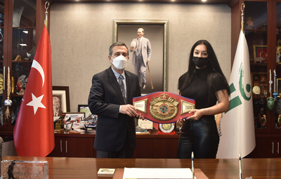 ŞAMPİYONDAN BAŞKAN ATAÇ'A ZİYARET