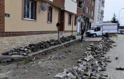 BATIKENT'TE YOL ONARIM ÇALIŞMASI