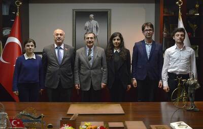 VATAN PARTİSİ ÖNCÜ GENÇLİK'TEN ATAÇ'A ZİYARET