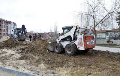 SÜTLÜCE'DE KALDIRIM VE TRETUVAR ÇALIŞMASI