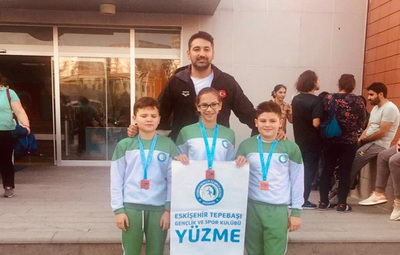 TEPEBAŞI'NIN YÜZÜCÜLERİ FİNALE GİDİYOR