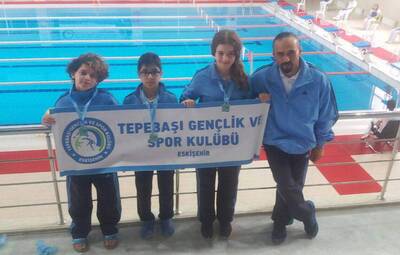 GENÇ YÜZÜCÜLER DERECELERİNİ GELİŞTİRDİ